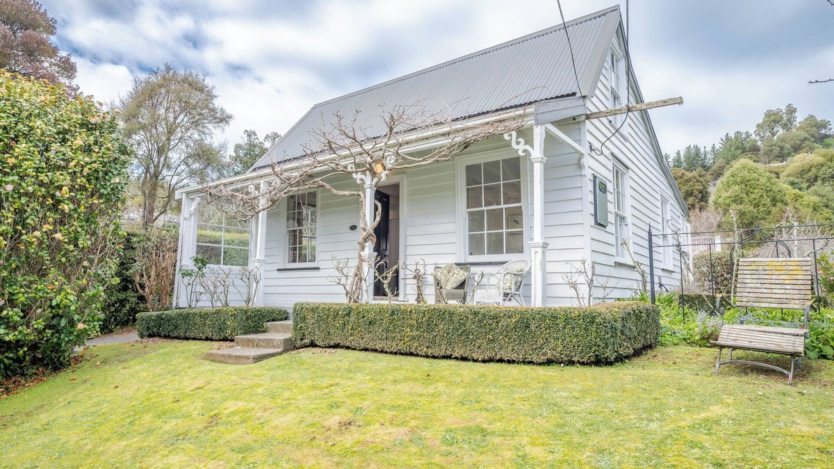 Akaroa House | Libeau Cottage - Akaroa Holiday Home