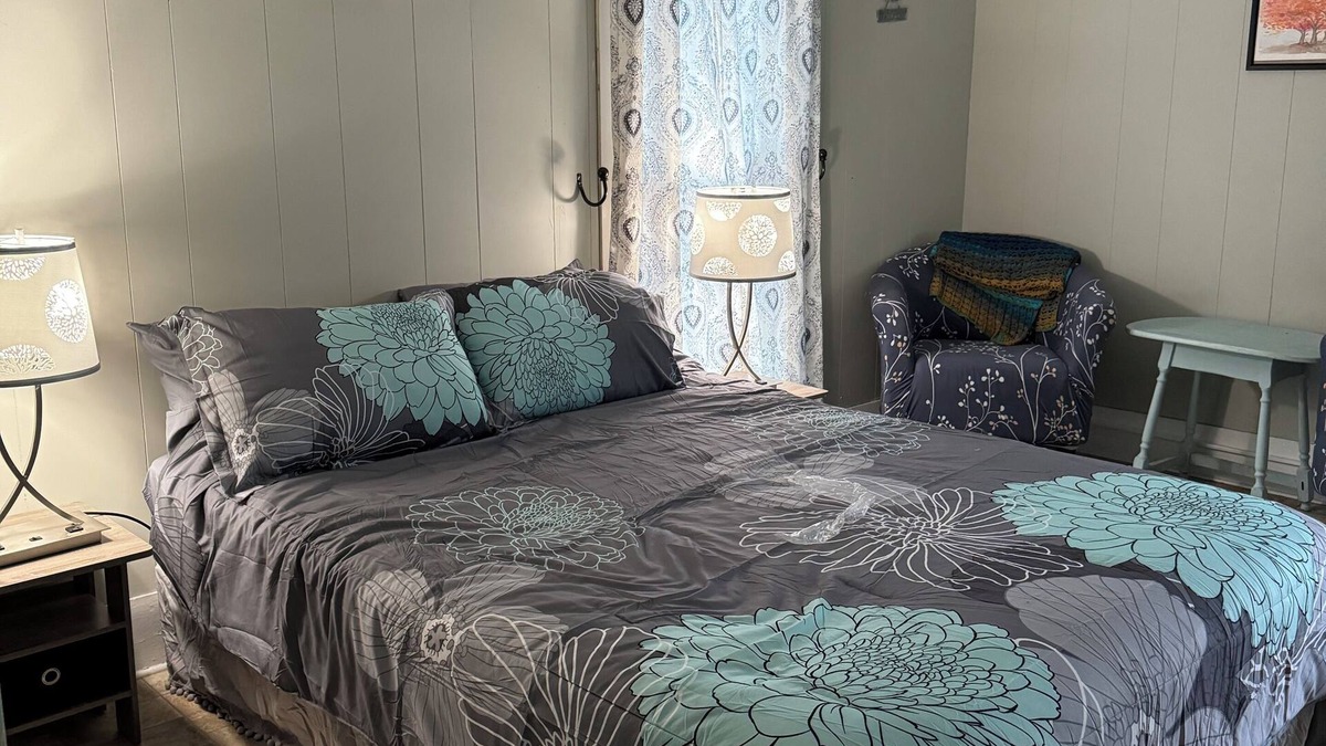 Arnot Apartment | Liberty Nest IInCharming 1-bedroom apartment in Beautiful Liberty with WiFi