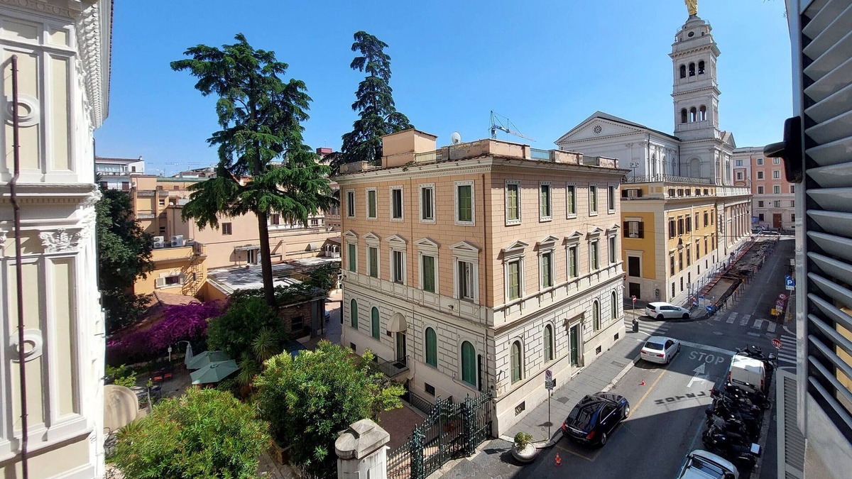 Rione XVIII Castro Pretorio Apartment | Liberty Square Vicenza Loft in the heart of the historical center of old Rome.