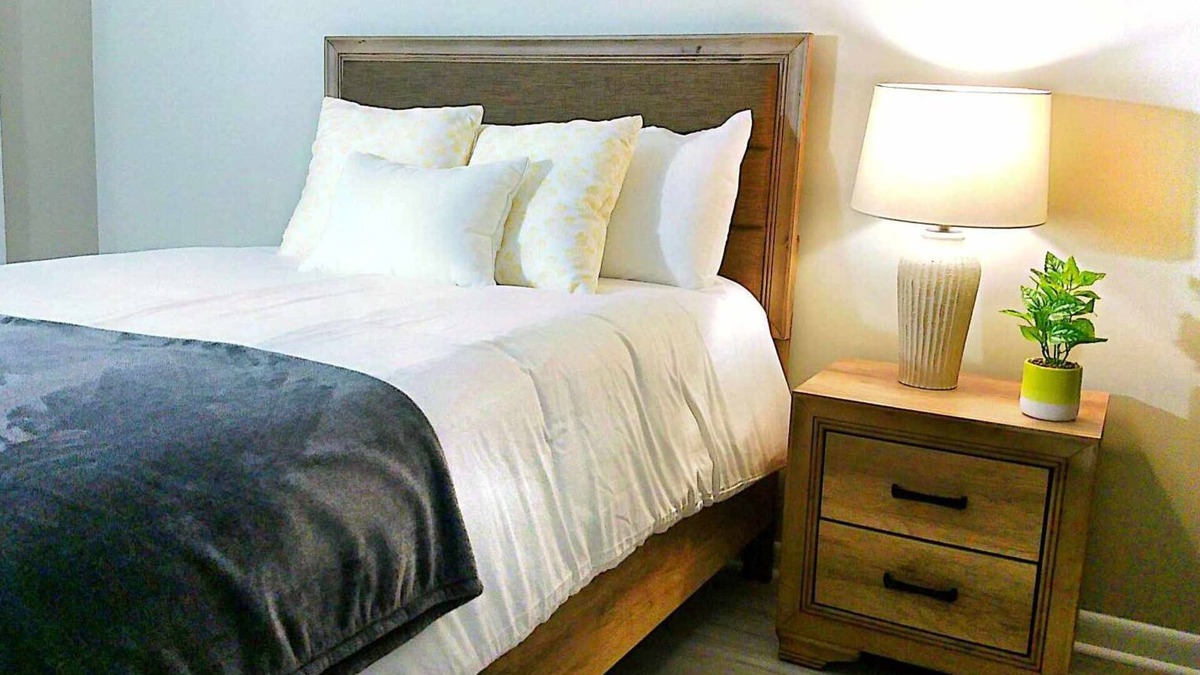 Pine Forest House | Liberty Towne- Fast WiFi, Self Check-in - Ideal for any length of stay