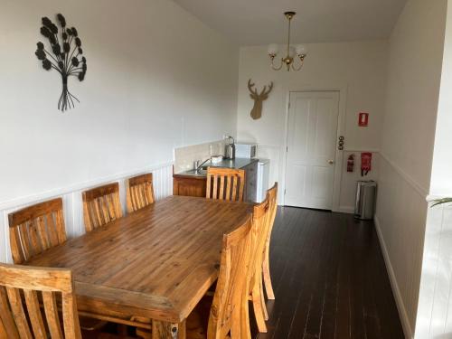 Hamilton Apartment | Library Cottage