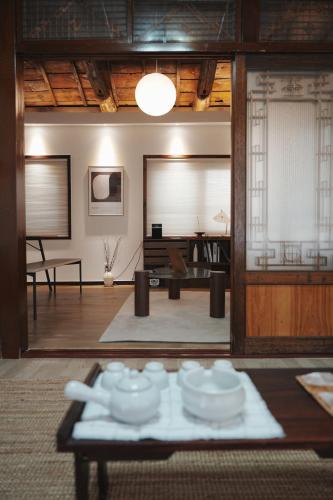 Seomyeon Apartment | Licensed Private hanok with Courtyard for 7, 10 min to metro
