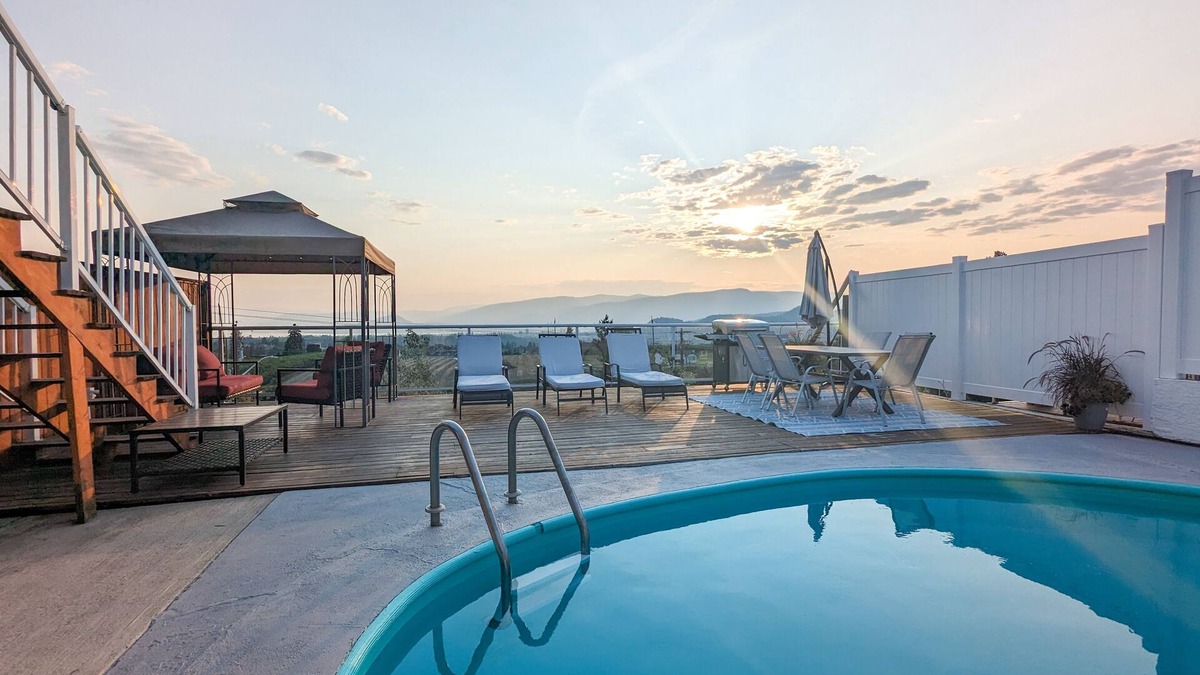 Black Mountain House | Licensed Private Sunset Pool Oasis - 15 min to Downtown