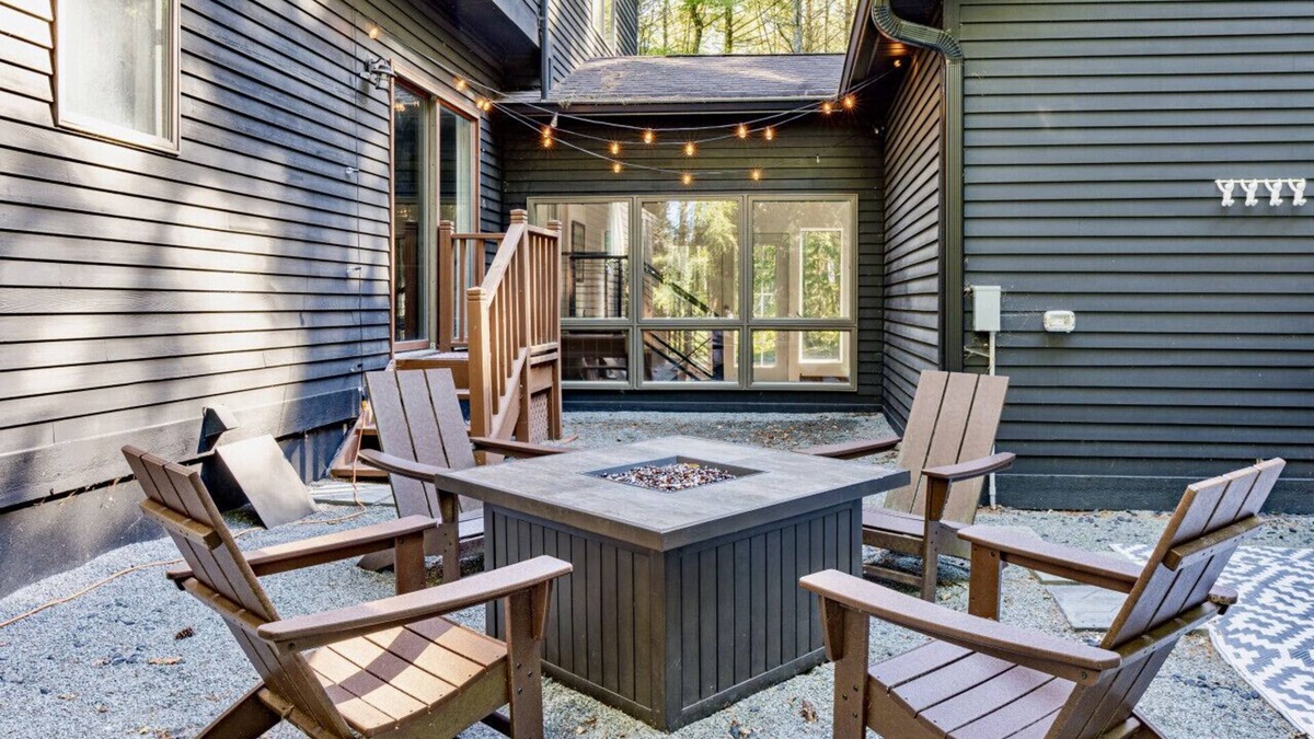 Town of Lumberland Apartment | Licorice Lodge