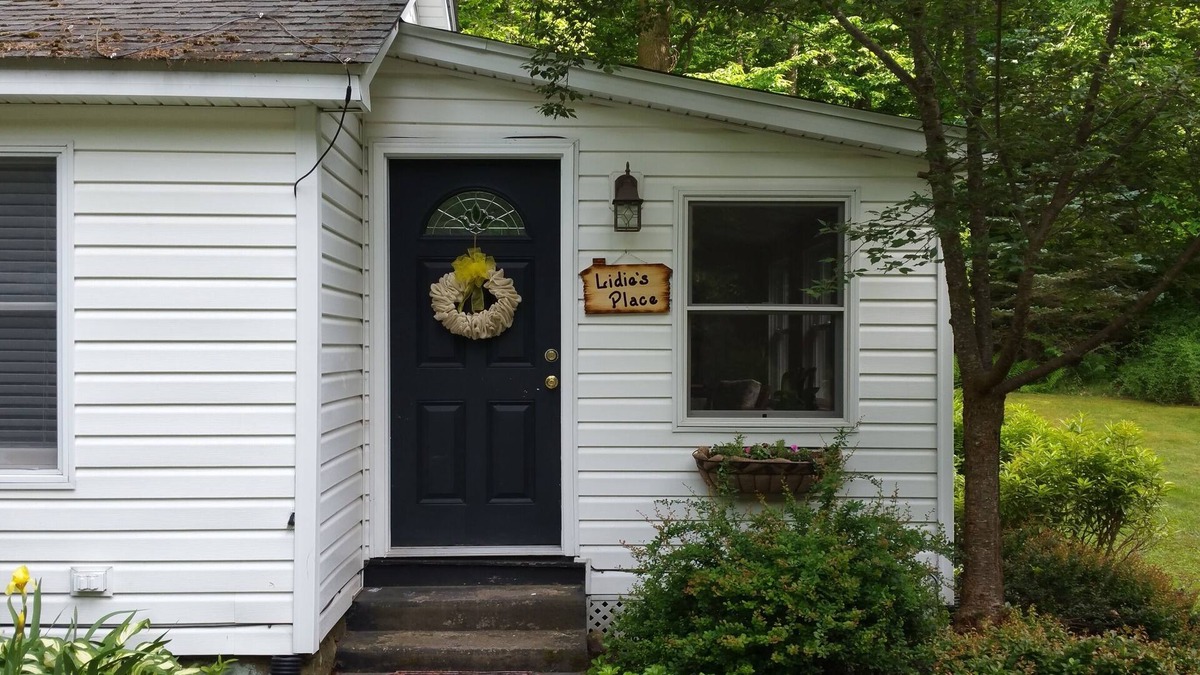 Blakeslee Cottage | Lidie's Place - A Secluded Forest Cottage