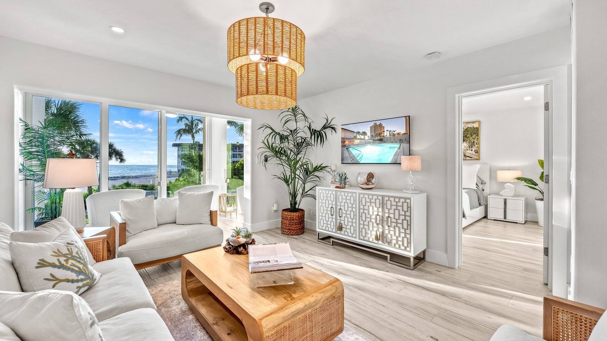 Sarasota Condo | Lido Harbour South - Beachfront Condo with Heated Pool & Sunset Views