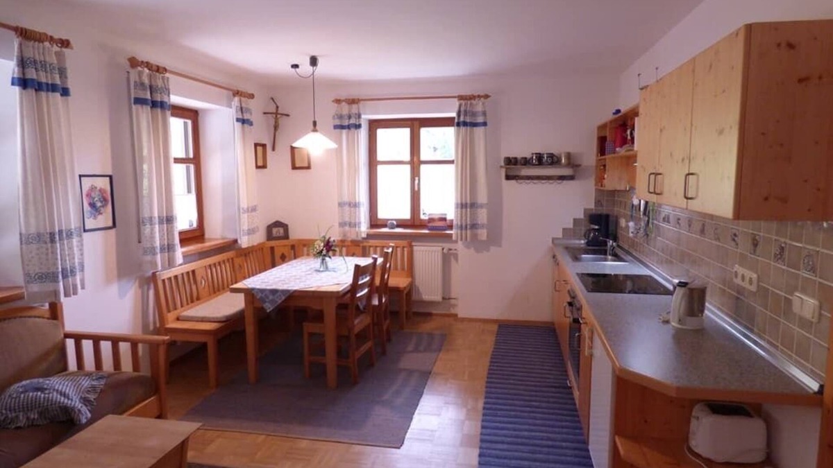 Chamerau Apartment | Liebevolle Ferienwohnung mit Terrasse auf Ferienbauernhof