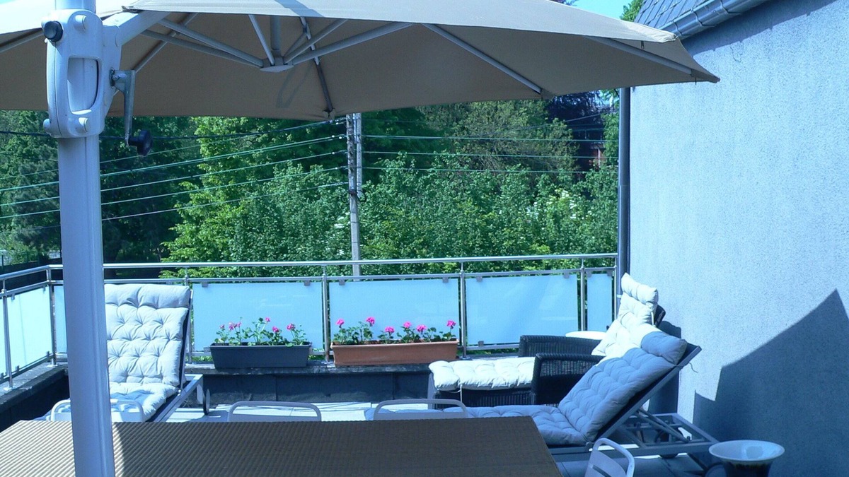 Saint-Nicolas House | Liège cheerful modern house for 8pers with 30m2 terrace and enclosed courtyard.