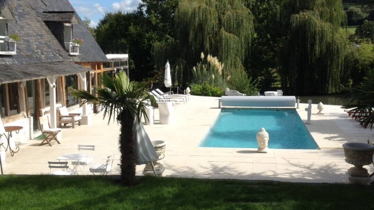 Pont-l'Eveque House | Lieu D'exception, Art, Nature, Piscine