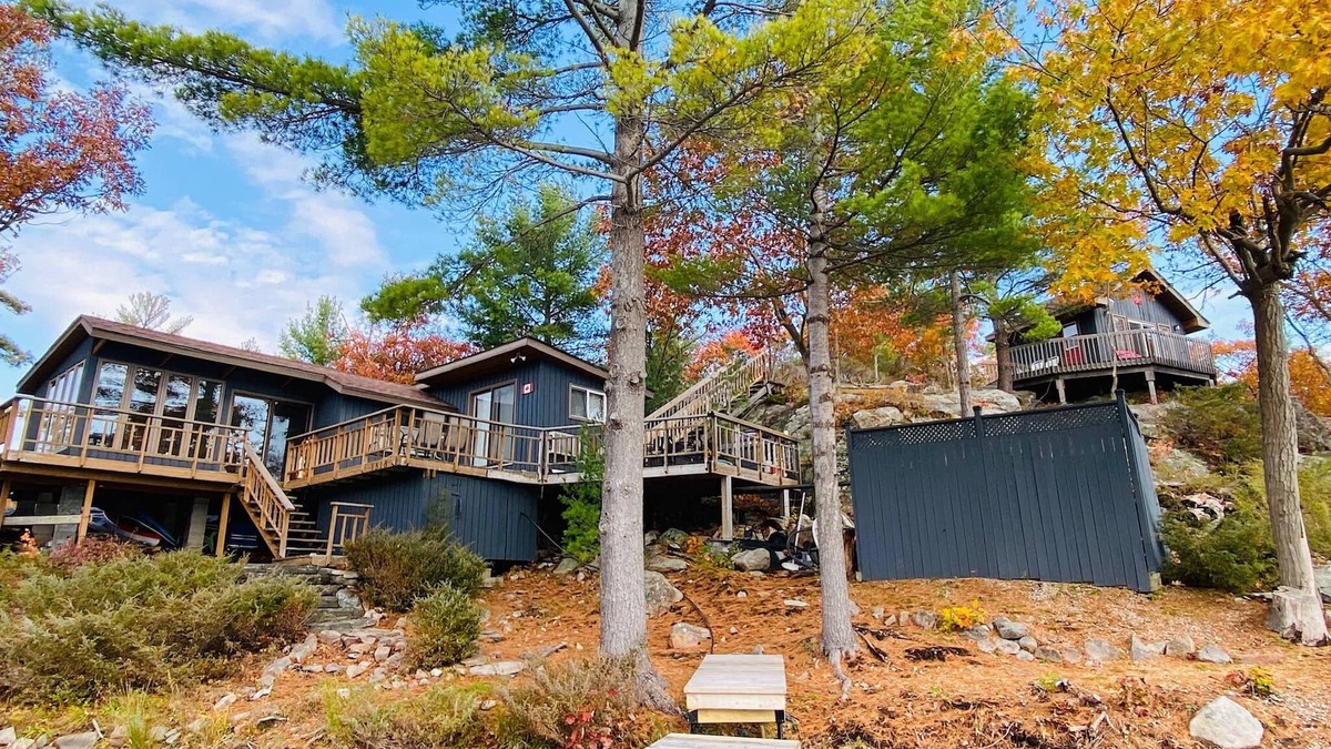 Honey Harbour Cottage | Life is better at the lake