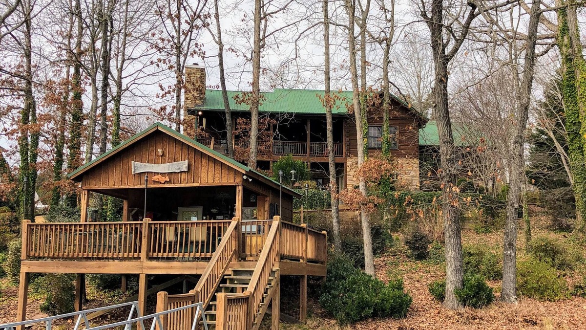 Seneca Cabin | Life is Better at the Lake! Waterfront cabin on Lake Keowee