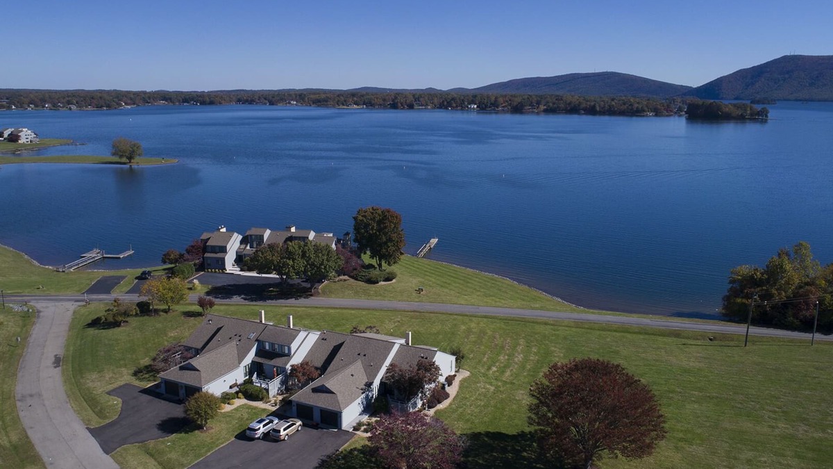 North Shore Cottage | Life Is Good at The Lake!