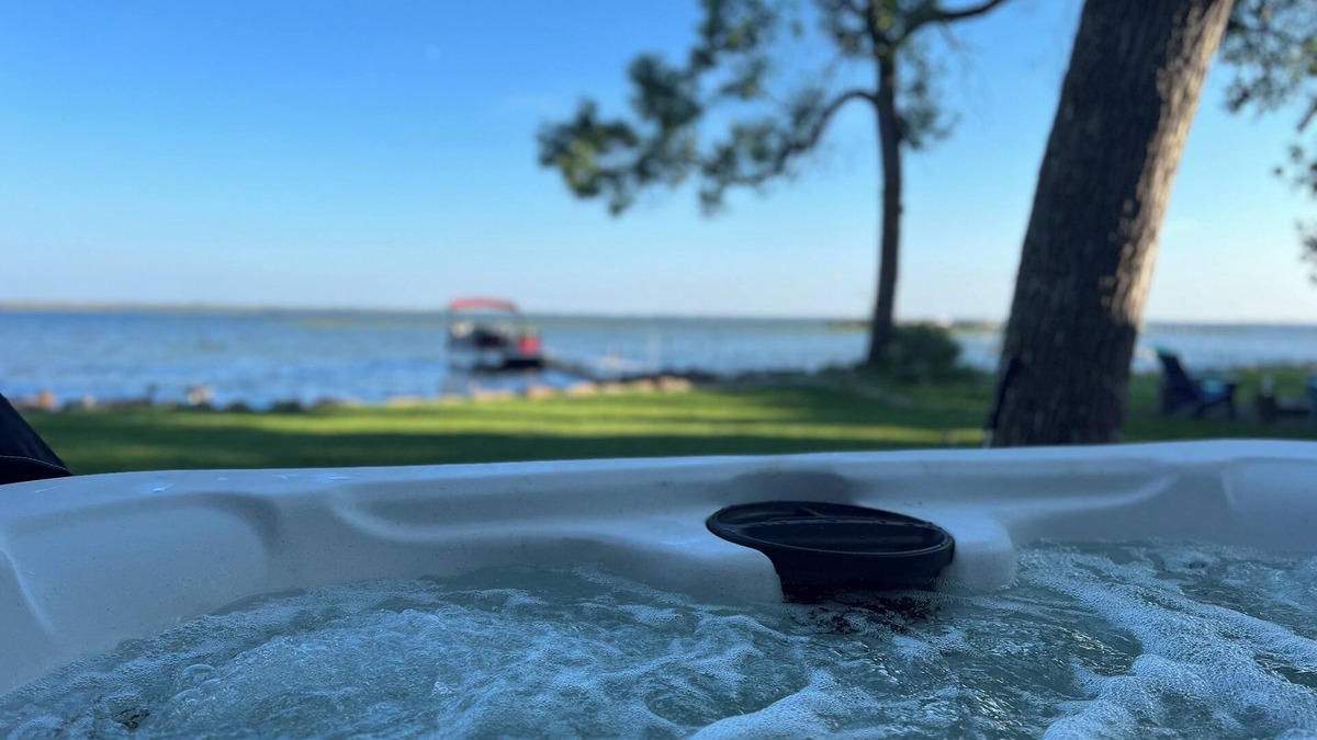 Brainerd House | Life Is Good Lodge lakefront, private beach between Brainerd & Nisswa, game room
