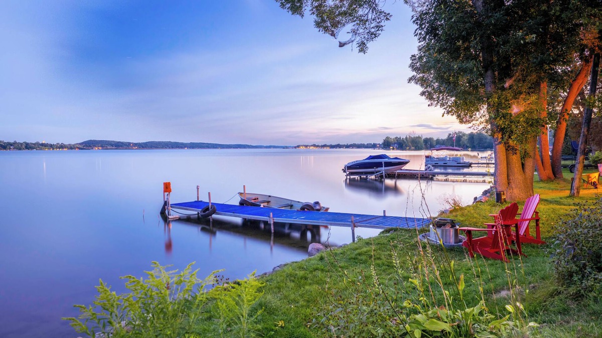 Ennismore Cottage | Life is Good Lakefront Cottage — 1.5h from Toronto