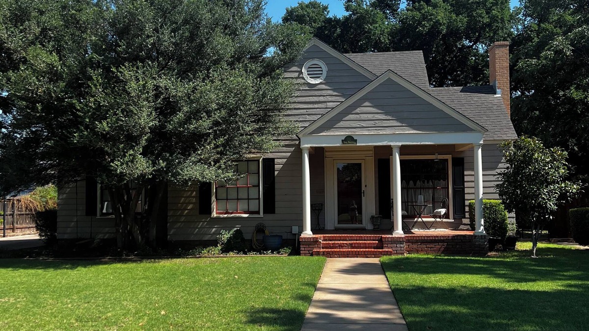 Elk City House | Life on Broadway