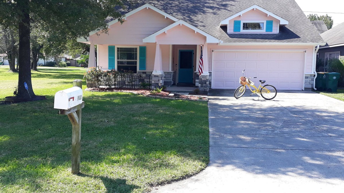 El Lago House | Life's a BEACH at Daydream cottage.enjoy the beach and be close to EVERYTHING!