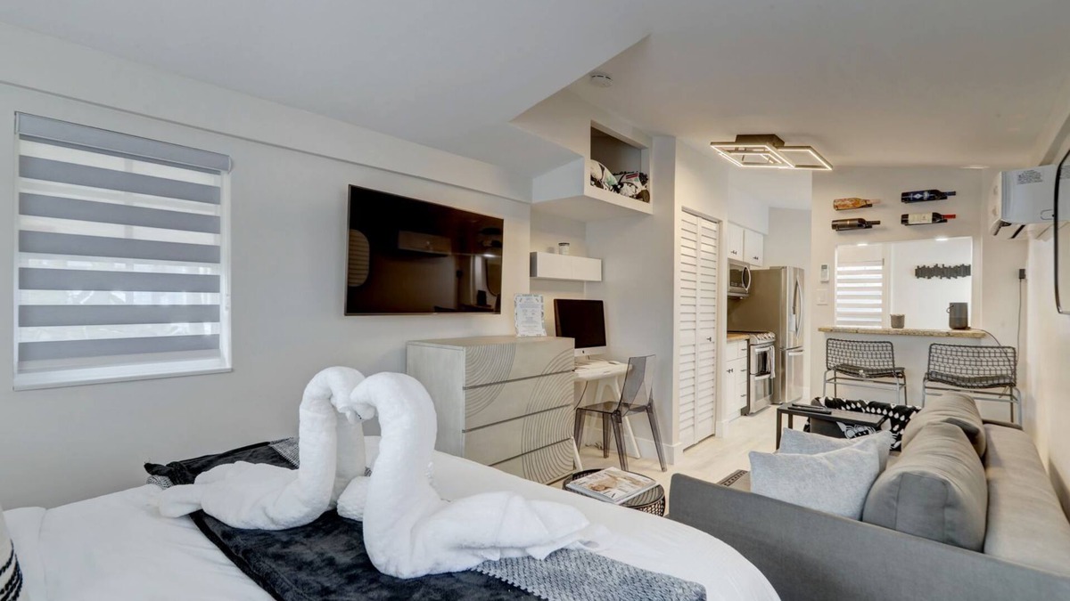 Poinsettia Heights Apartment | Life's A Beach - Gorgeous Studio - Fort Lauderdale