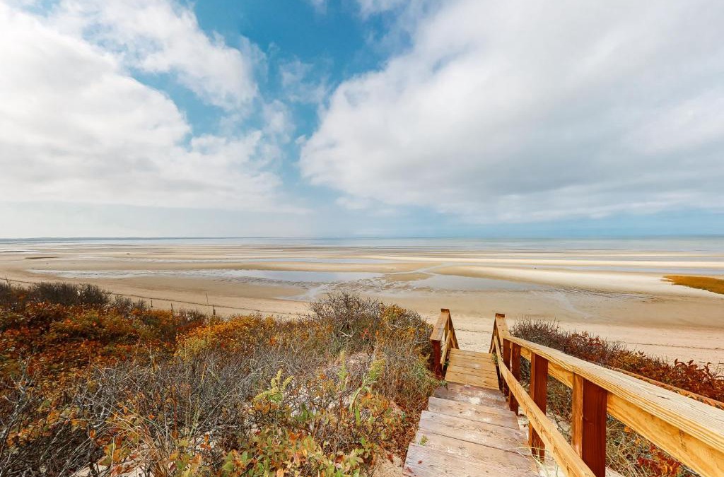 North Eastham House | Life's Better at the Beach