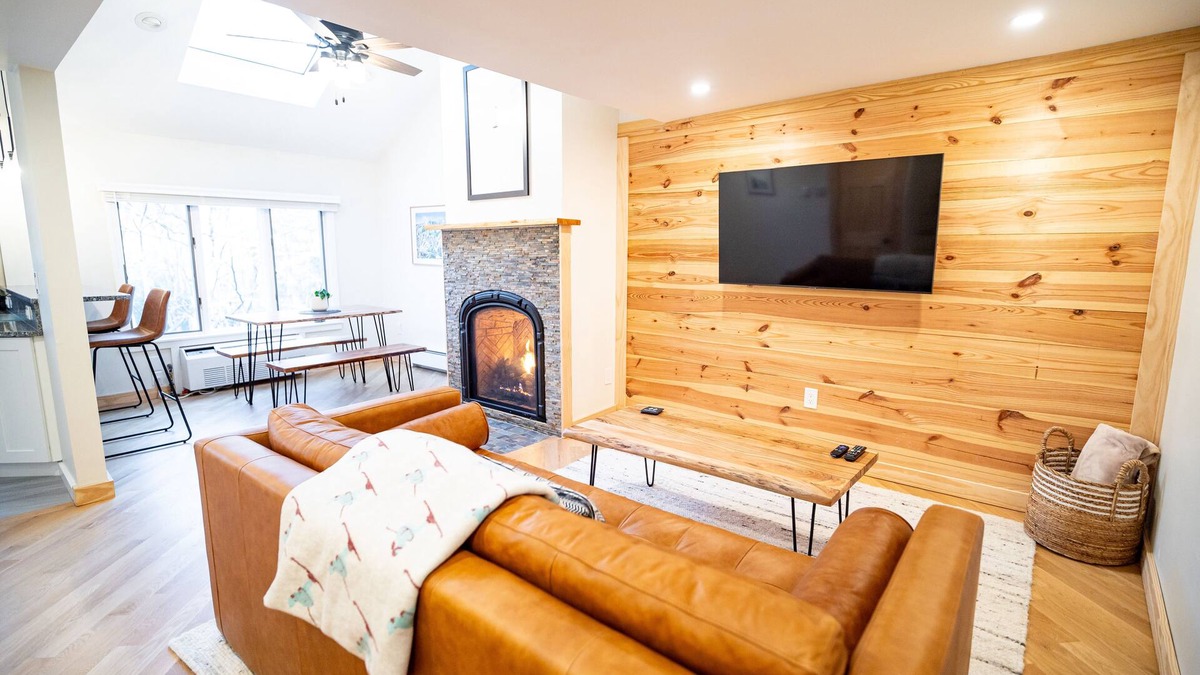 Bartlett Condo | Lift Haus - True Ski-In Ski-Out - Clean Modern Easy