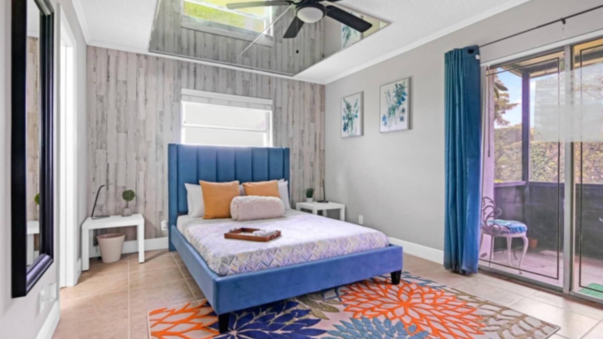 Miramar Apartment | Light & Airy 2-Bedroom Lakeview Condo with Pool
