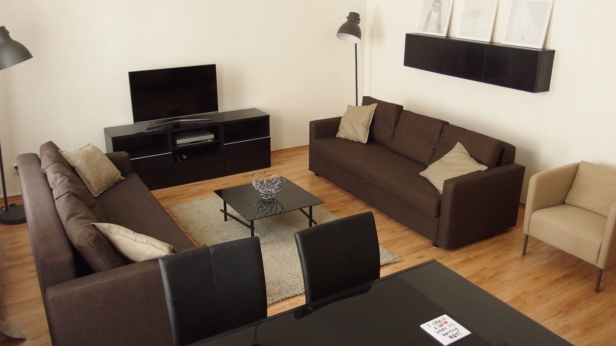Zizkov Apartment | Light & airy flat near city center/Bright apartment in the center of Prague