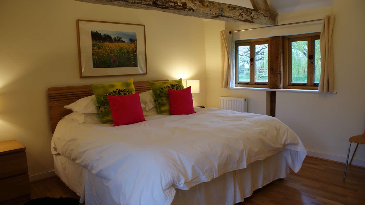 Henley-in-Arden House | Light and airy stylish barn conversion set in peaceful countryside.