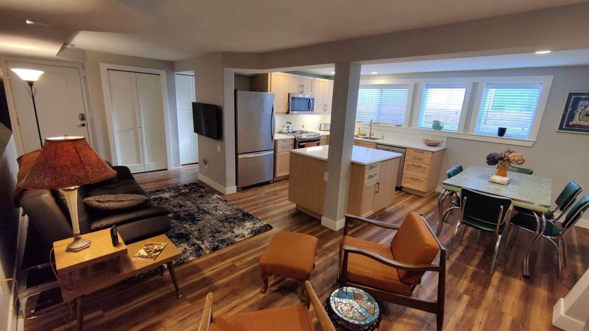 Fairmount Park House | Light and bright 2 bedroom daylight basement apartment