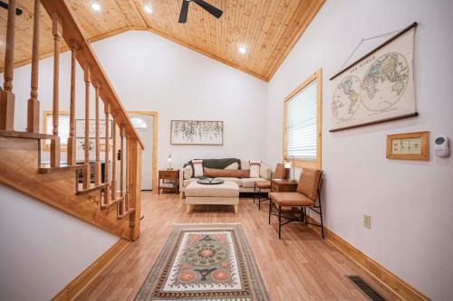 Smithville House | Light And Bright Cabin Close To Pates Ford Marina