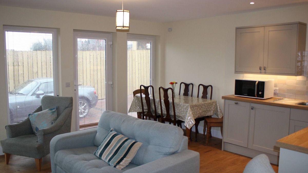North Berwick House | Light and bright ground floor level cottage, sleeps 4