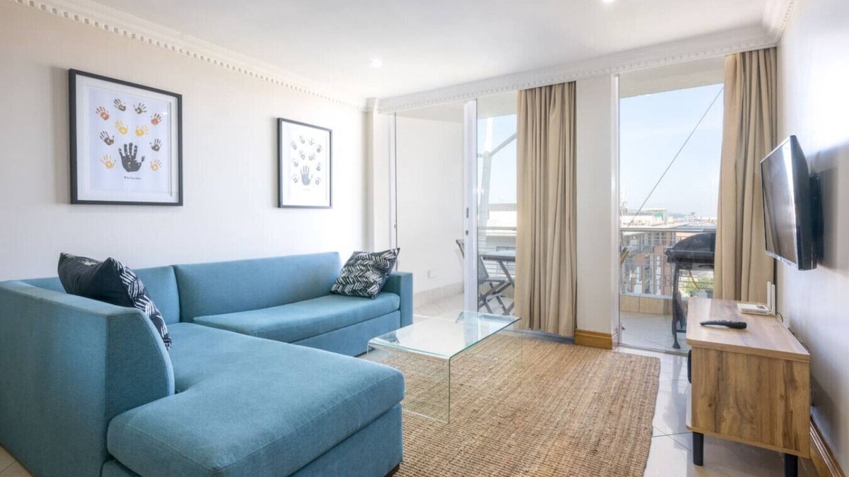 Durban Point Apartment | Light and Lovely Gem G710