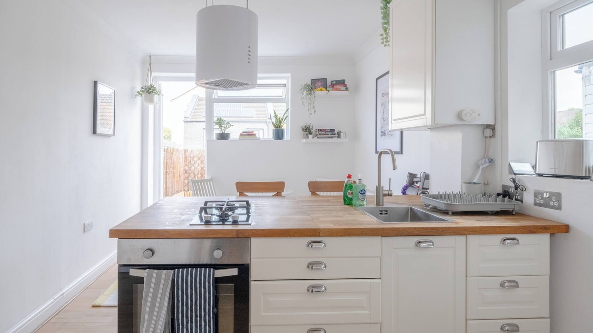 Hoe Street Apartment | Light and Modern 1BD Flat - Walthamstow near Tube!