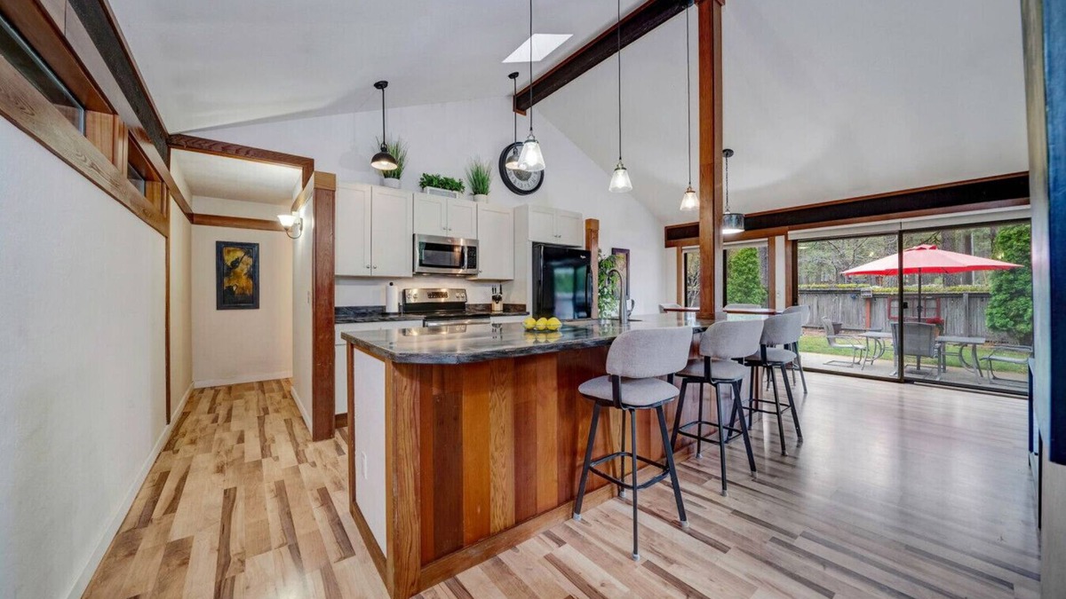 Graeagle Condo | Light, Bright & Beautifully Updated in Graeagle Meadows