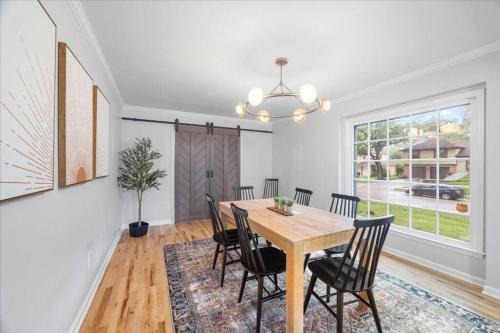 Overland Park House | Light Bright OP Remodeled Home 4BD 2BTH