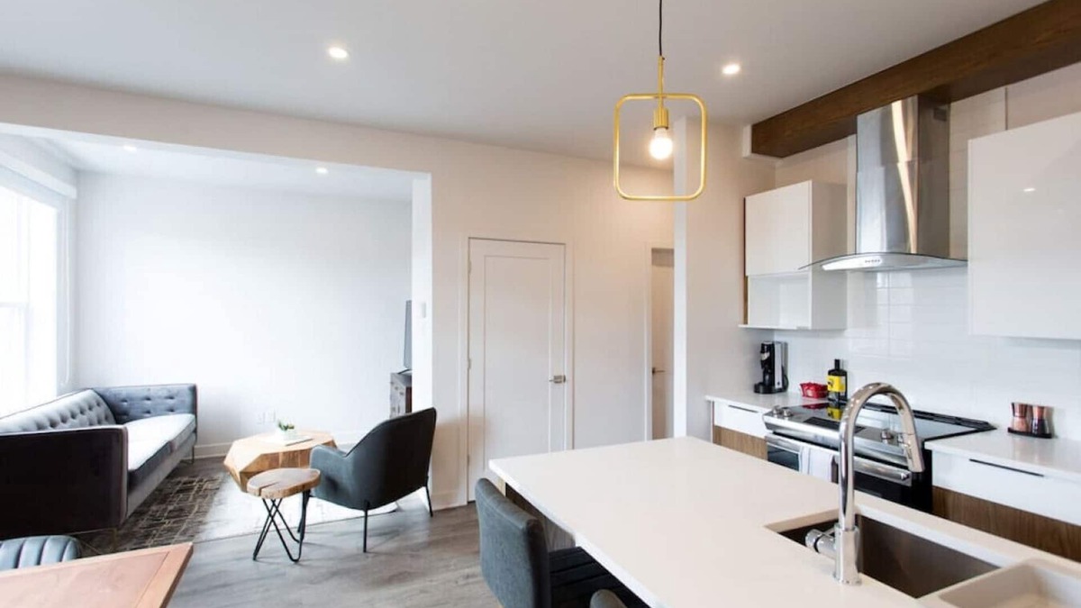Mile End Apartment | Light Filled 2 Bdr Unit in Mile End by Denstays