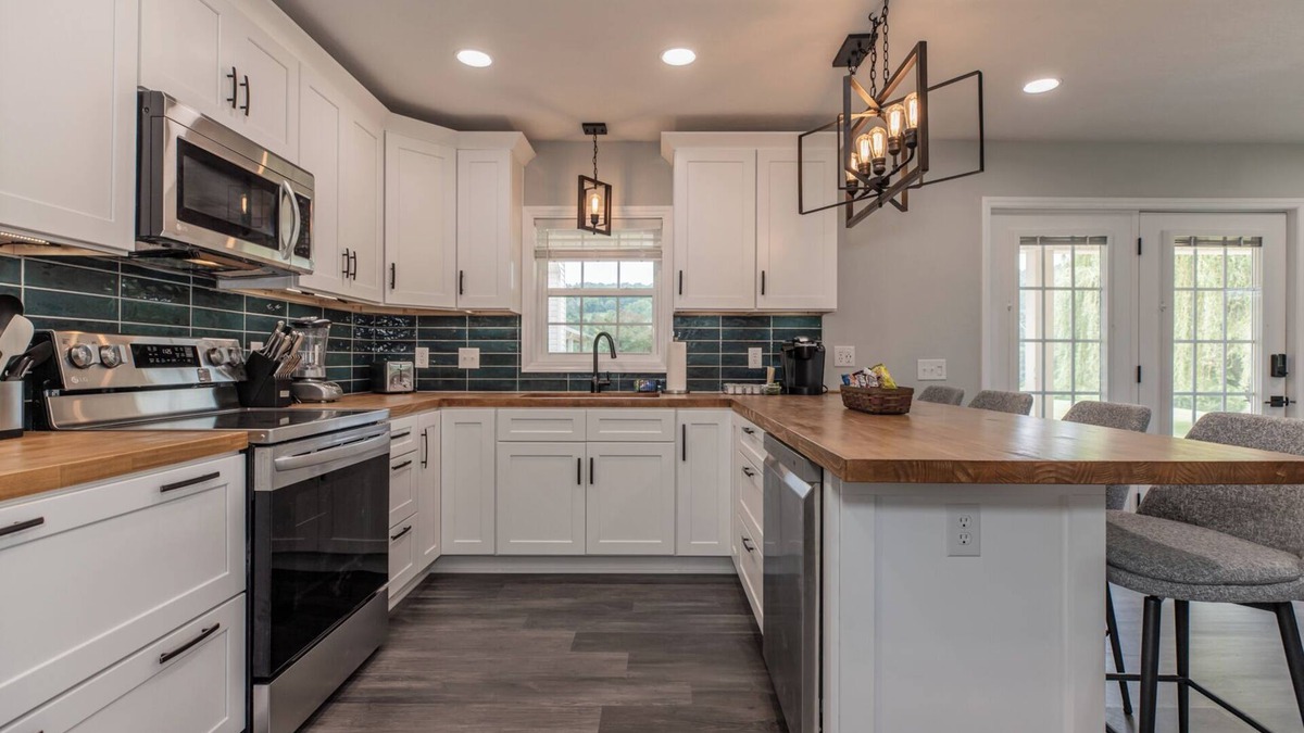 Ronda Apartment | Light-filled apartment in the Appalachian foothills and N Carolina wine country.