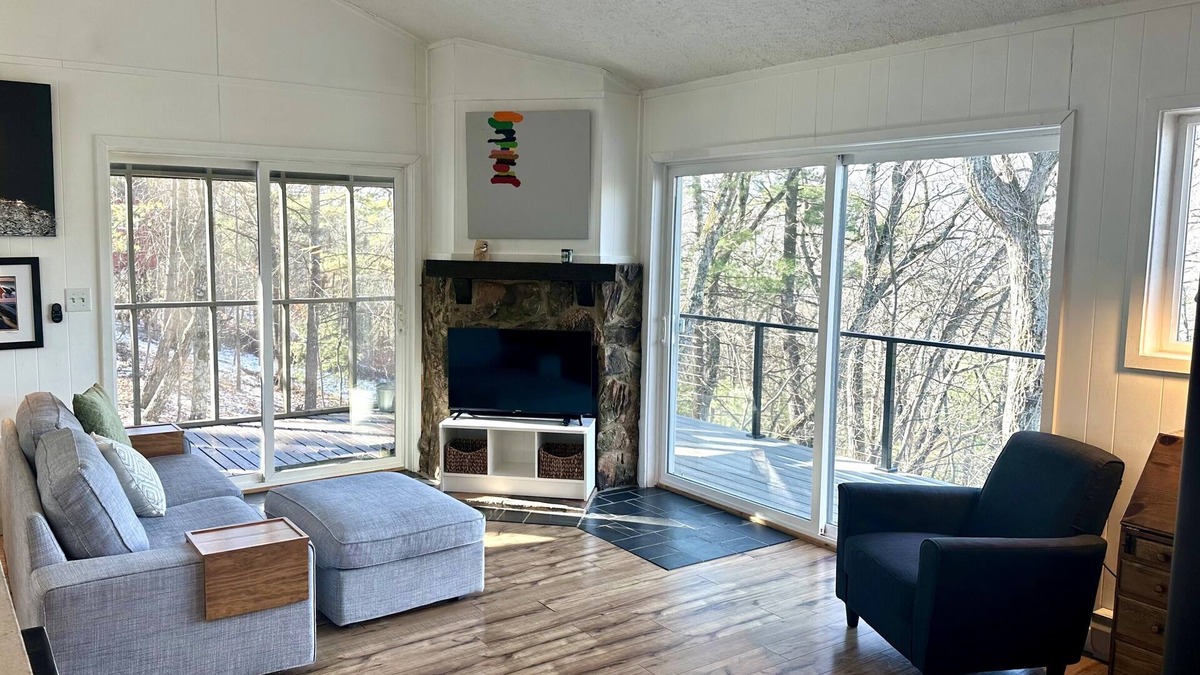 Bergton House | Light-Filled Mountain Retreat in Shenandoah with views of Great North Mountain