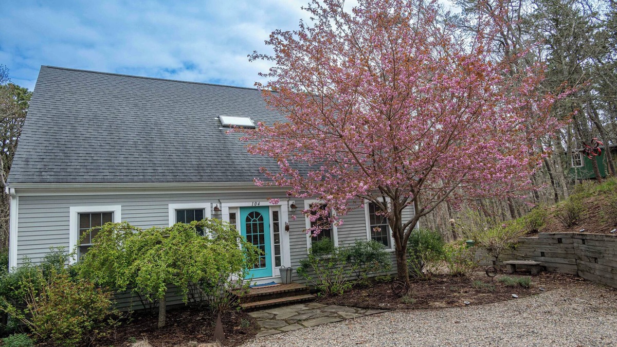 Wellfleet House | Light-filled open-plan home, dog-friendly, sleeps 8. Central AC, all amenities.