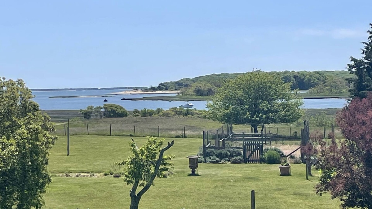 Springs House | Light filled SPACIOUS home w/water-views that inspired POLLACK!.
