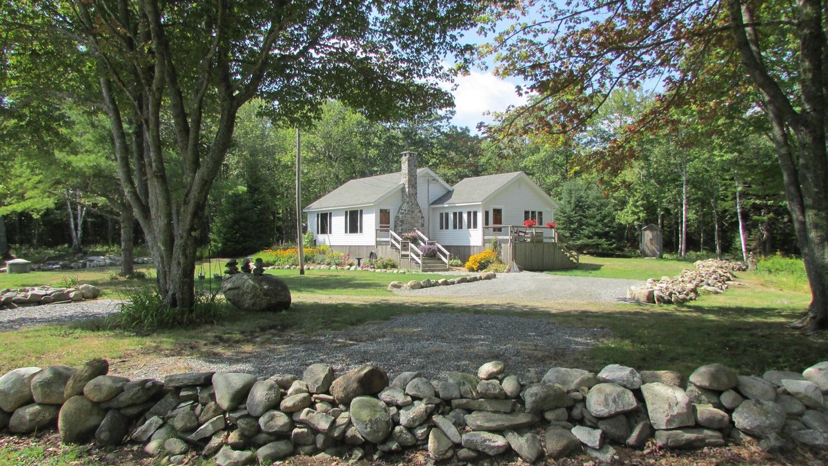 New Harbor Cottage | Light Filled, Woodsy Views, Atlantic Ocean Nearby.