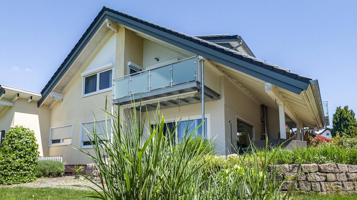Waggershausen Apartment | Light-Flooded Apartment “Haus Sohl 1” close to Centre and Lake Constance
