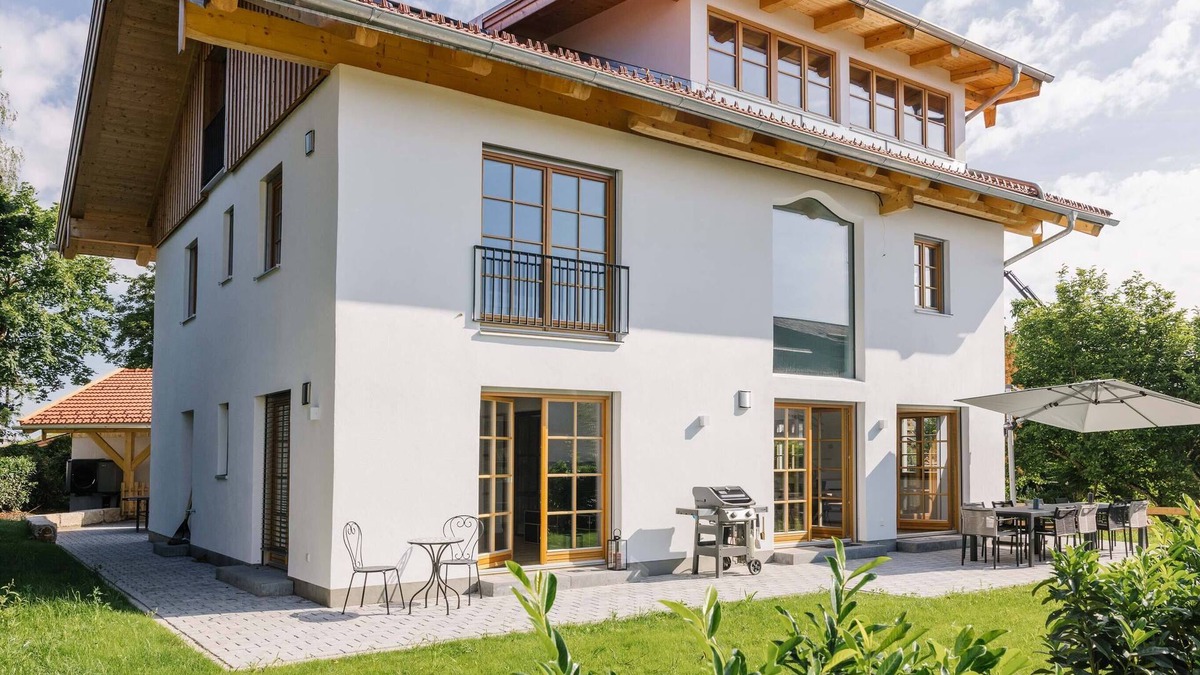 Wolkersdorf House | Light-flooded dream home between Chiemsee and the Alps