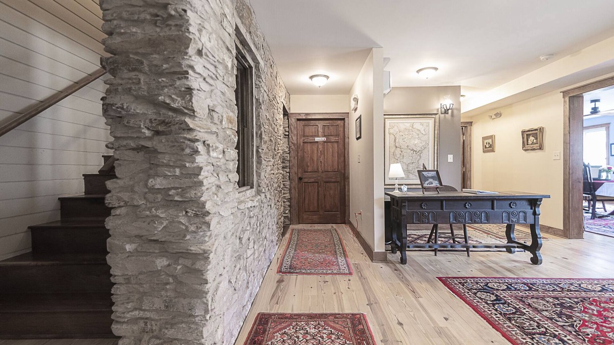 Bolivar Hotel | Light Horse Inn