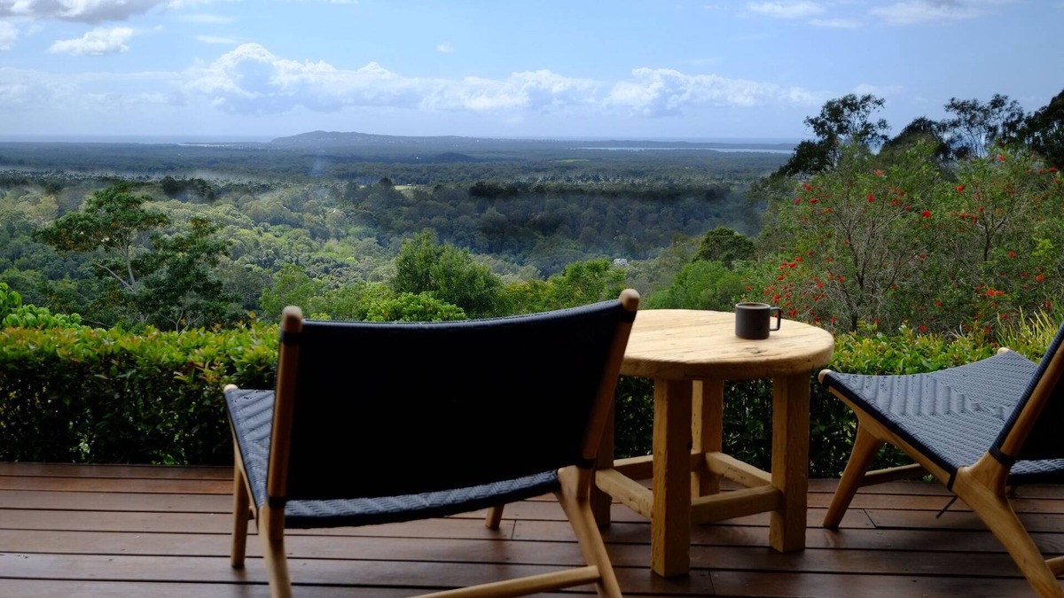 Doonan House | Light House^ Noosa panorama private villa^ Family & pet friendly: )