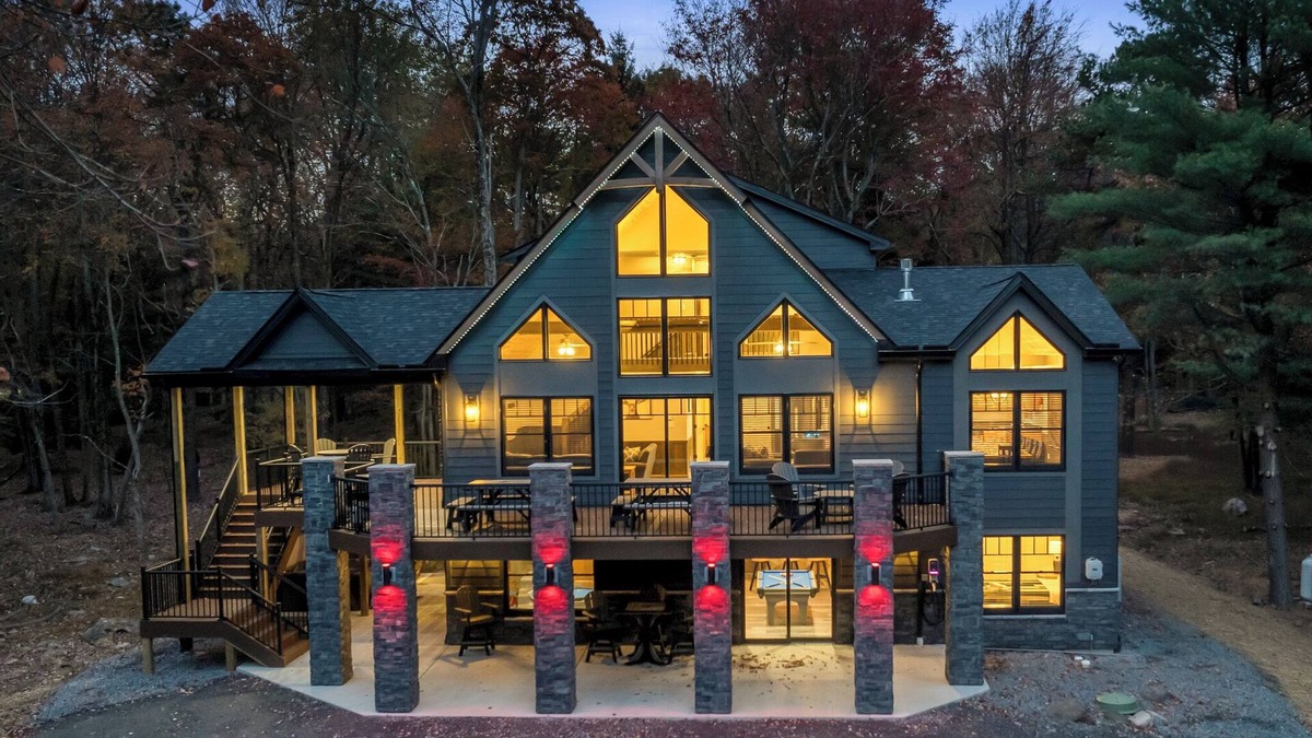 Lake Harmony Estates Ski Chalet | "Light My Fire" 8 Bedroom, Hot Tub, Firepit, Outdoor Bar, Sauna, Elevator