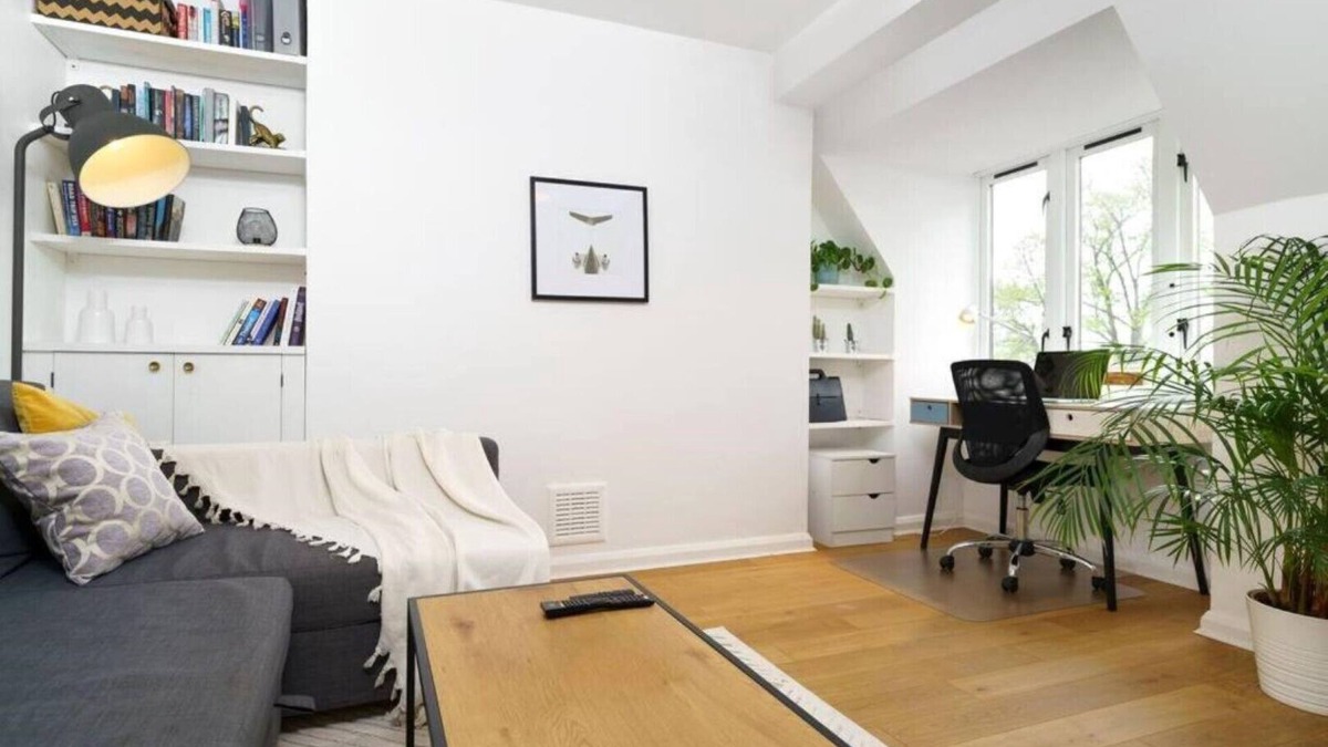 Victoria Apartment | Light Spacious Apartment in Victoria Park Village
