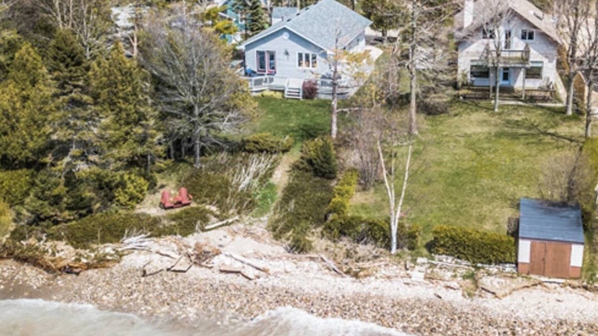 Point Clark Cottage | Lighthouse Hideaway️ Serene Lake Views