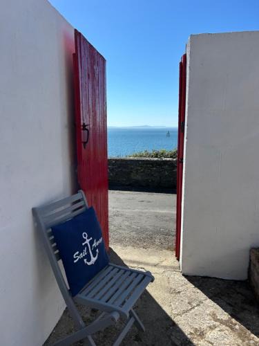 Moville House | Lighthouse Keepers Cottage