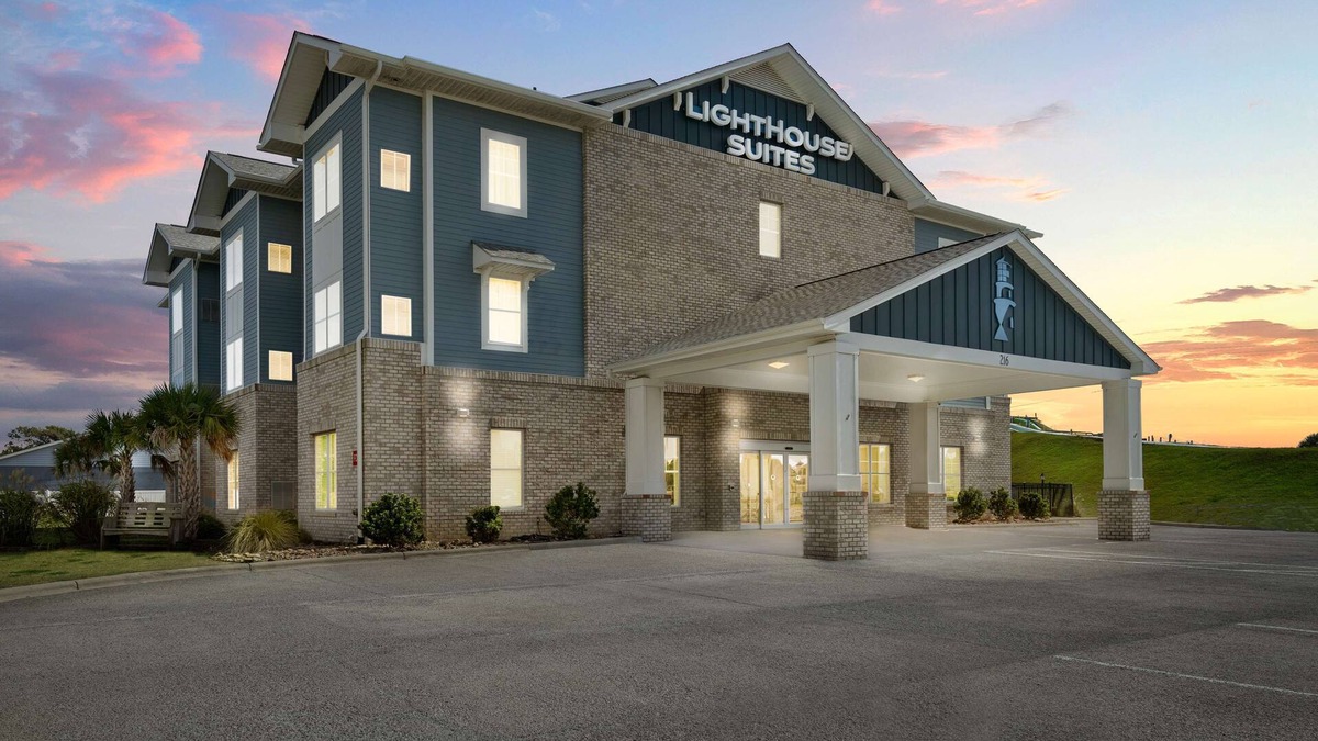 Emerald Isle Hotel | Lighthouse Suites - Best Western Signature Collection