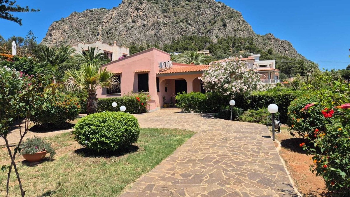 Capo Zafferano Villa | Lighthouse Villa