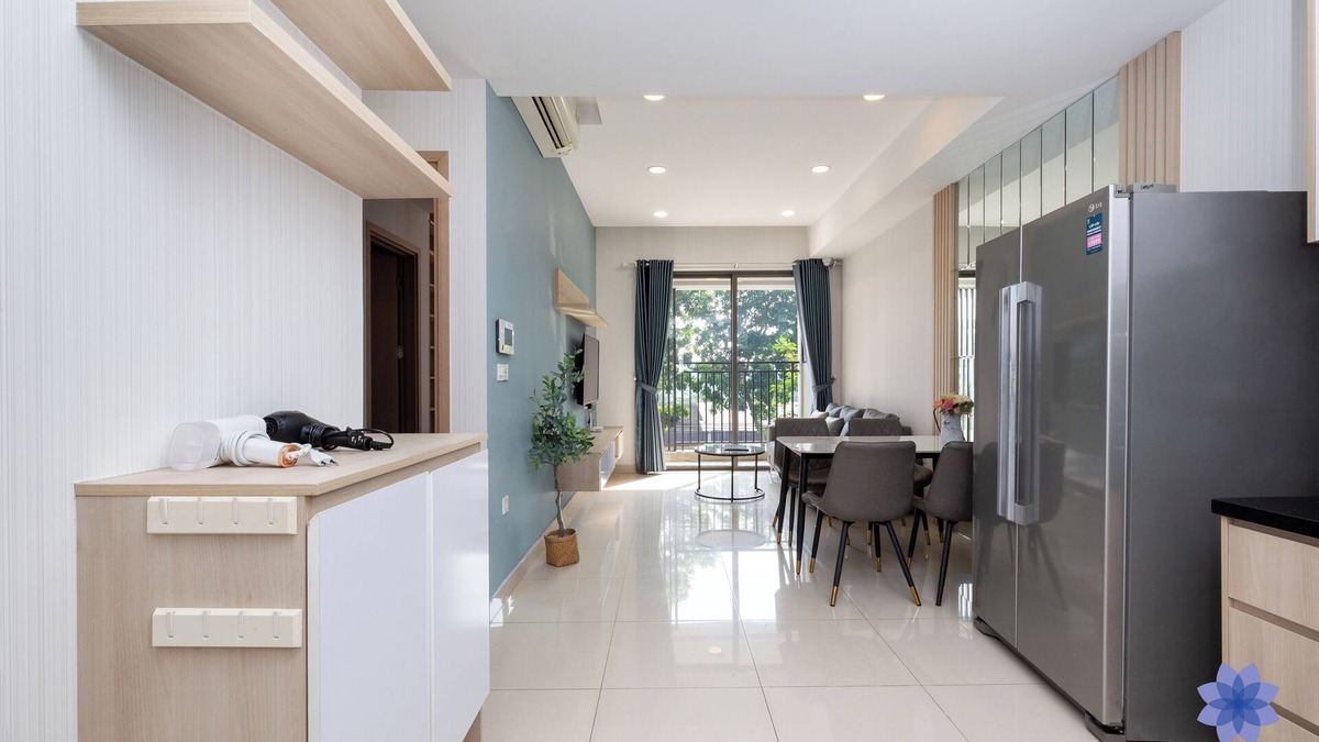 Tan Binh House | Lighting 2BRs Apt, 5minsfrom Airport, Free gym & Pool